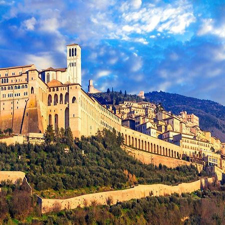 Suite Comunicanti, Tra Antico E Moderno Assisi Eksteriør billede