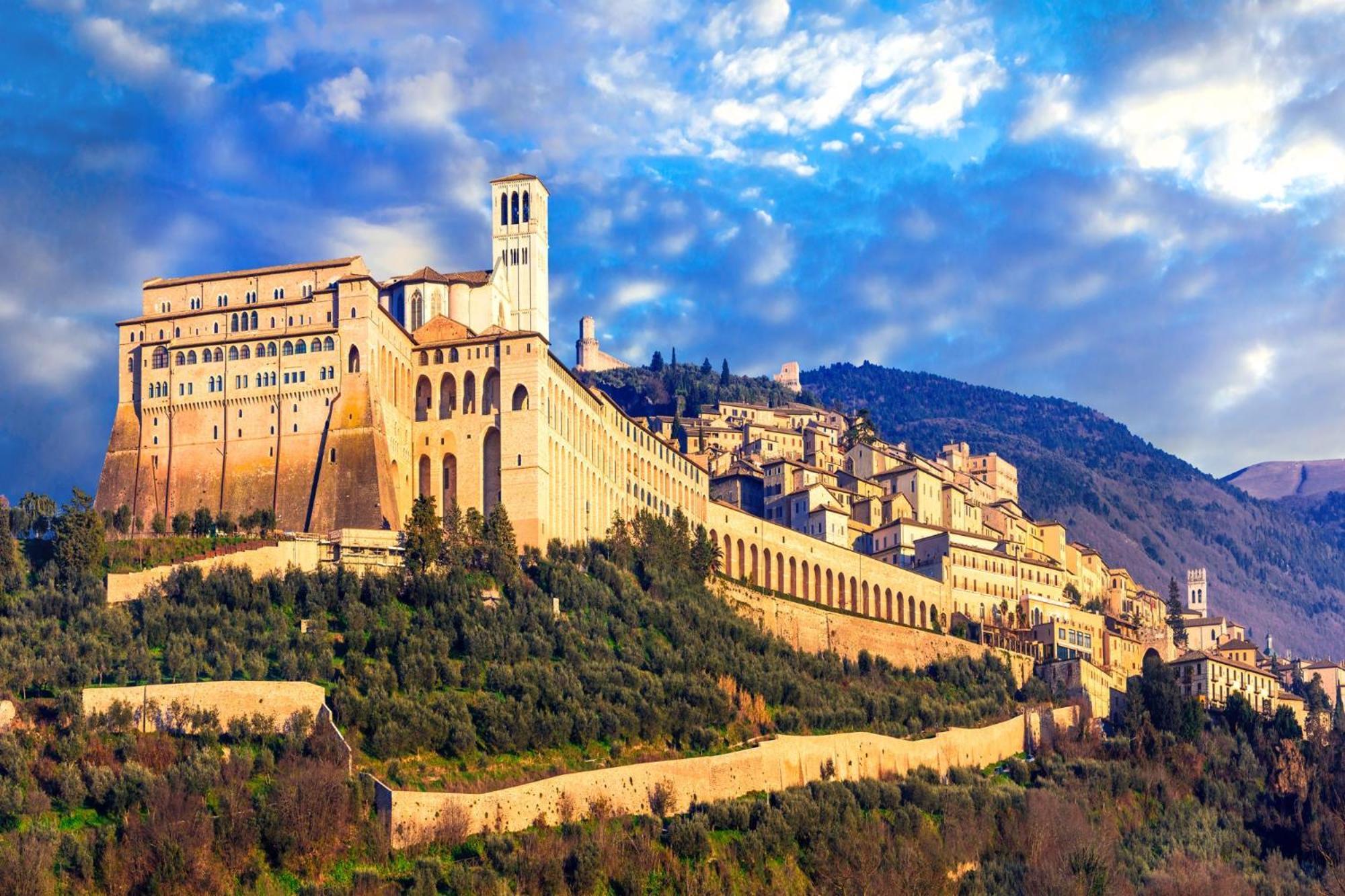 Suite Comunicanti, Tra Antico E Moderno Assisi Eksteriør billede