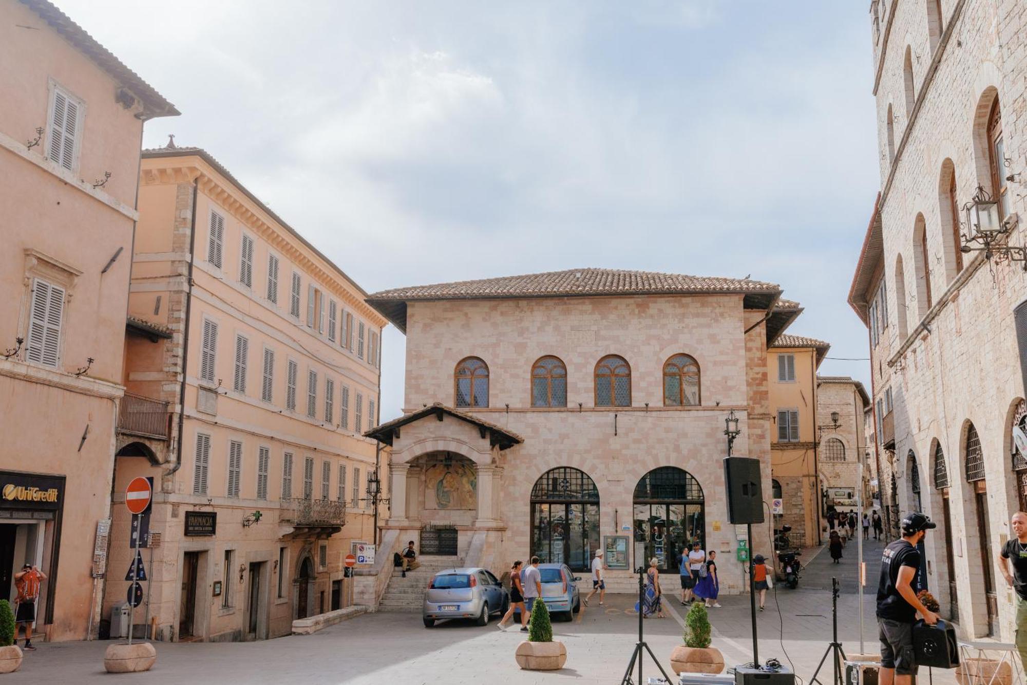 Suite Comunicanti, Tra Antico E Moderno Assisi Eksteriør billede